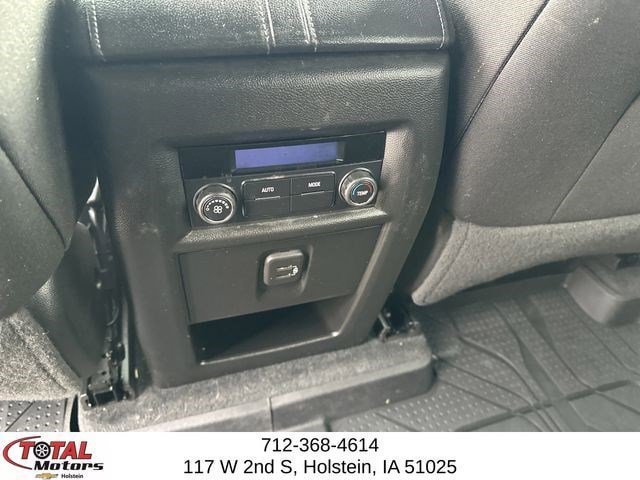 Used 2023 Chevrolet Traverse LT FWD image 20