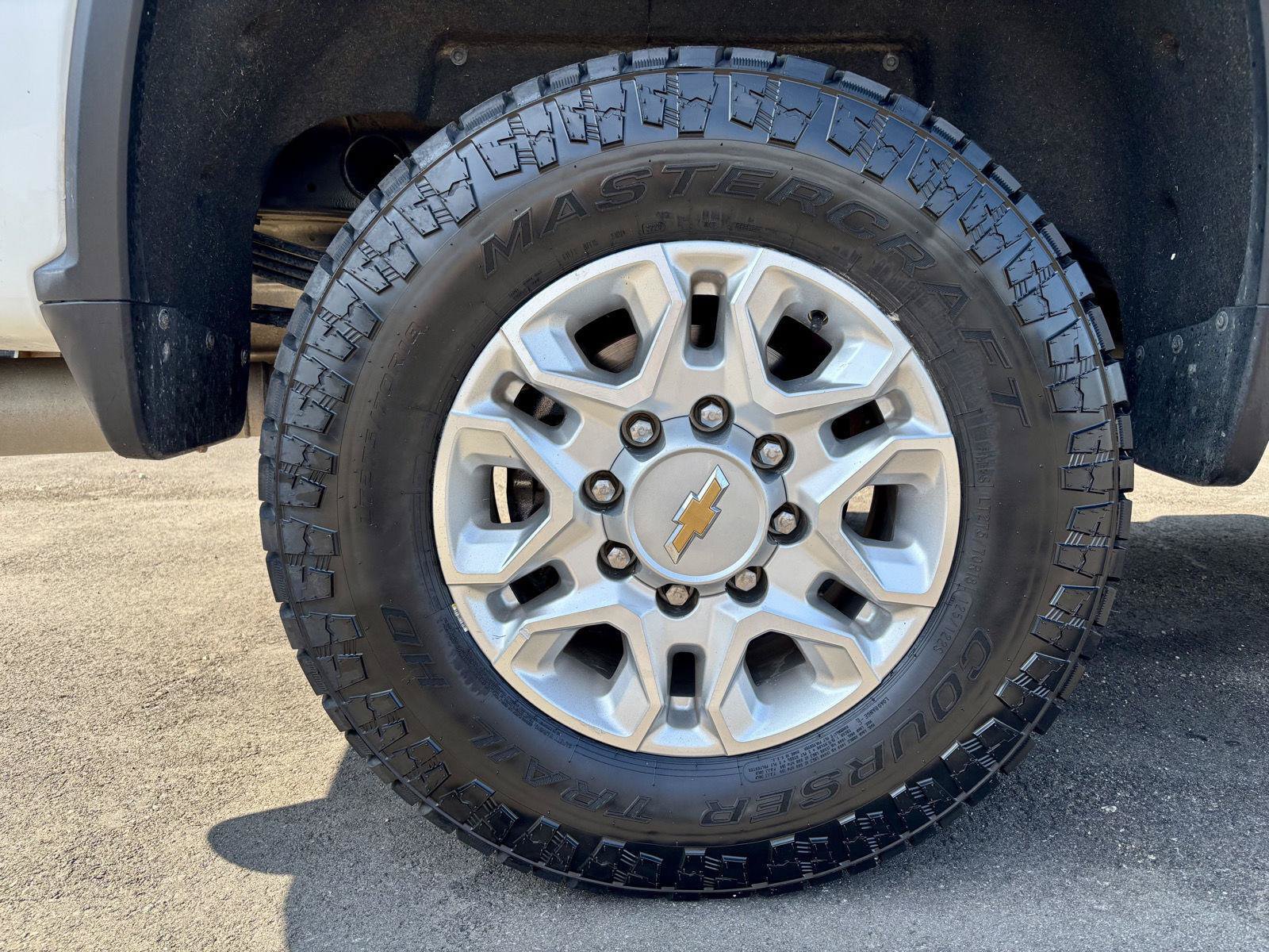 Used 2024 Chevrolet Silverado 2500 LT AWD/4WD image 43
