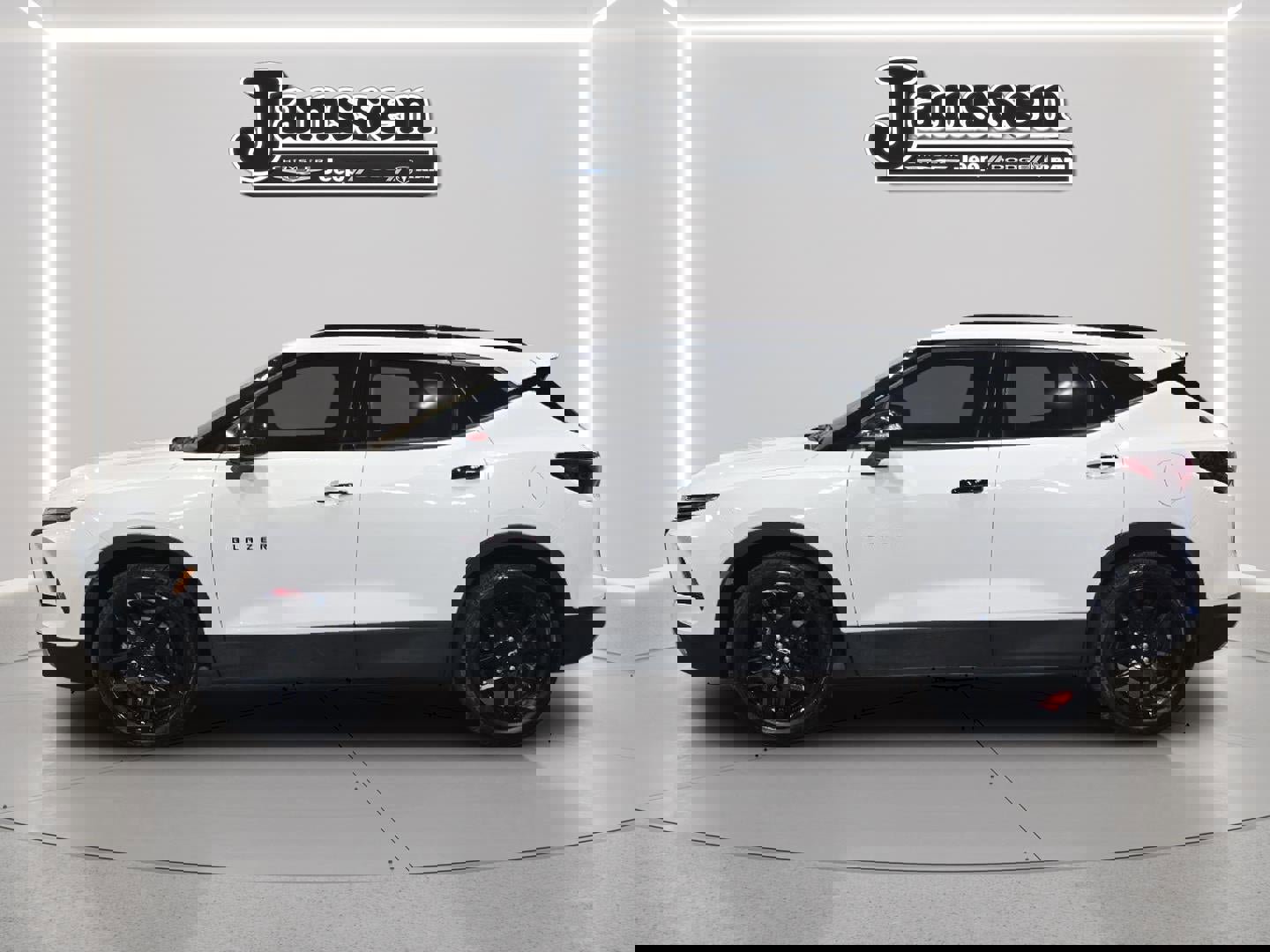 Used 2023 Chevrolet Blazer LT w/ Sound & Technology Package image 2