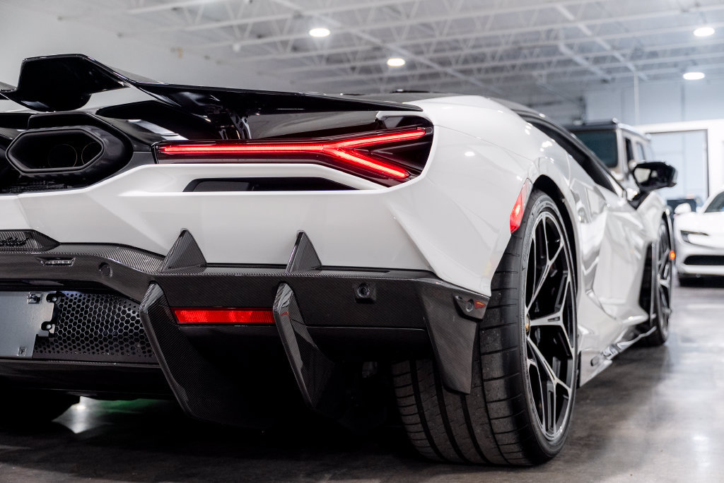 Used 2025 Lamborghini Revuelto AWD/4WD image 40