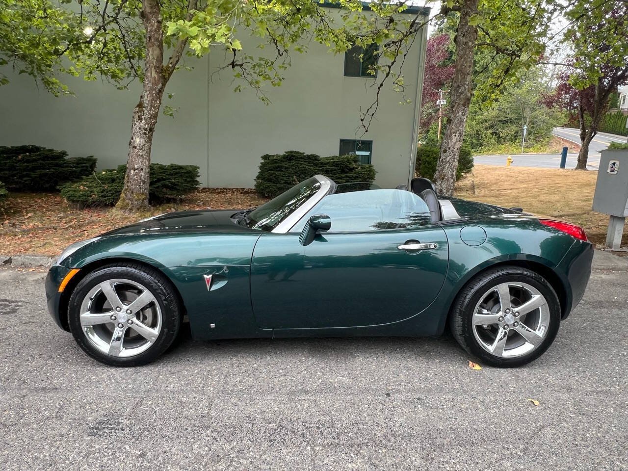 Used 2006 Pontiac Solstice Convertible w/ Premium Package RWD image 24