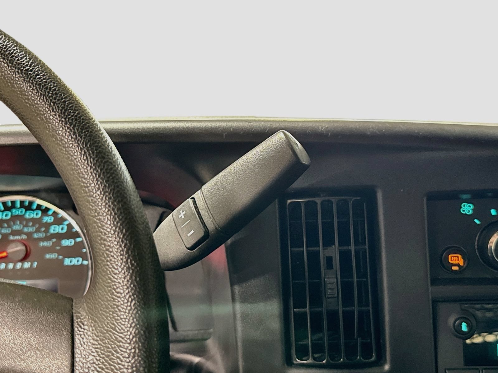 Used 2025 Chevrolet Express 2500 w/ Driver Convenience Package RWD image 19
