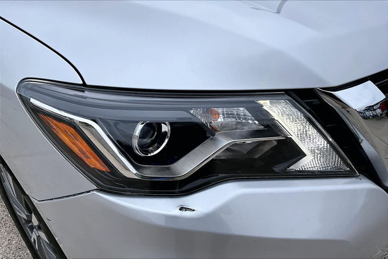 Used 2020 Nissan Pathfinder SV FWD image 28