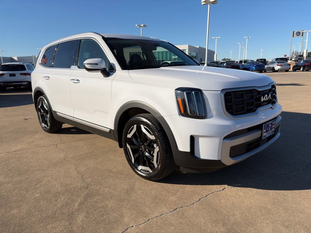 Used 2024 Kia Telluride S image 3