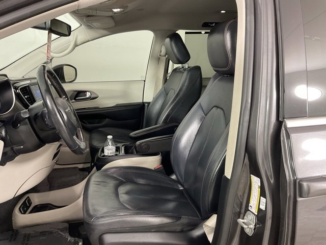Used 2020 Chrysler Pacifica Touring-L image 20