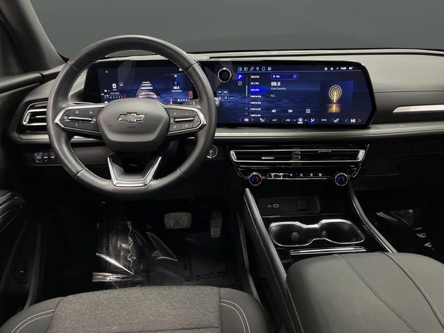 Used 2024 Chevrolet Traverse LT w/ Midnight/Sport Edition image 5