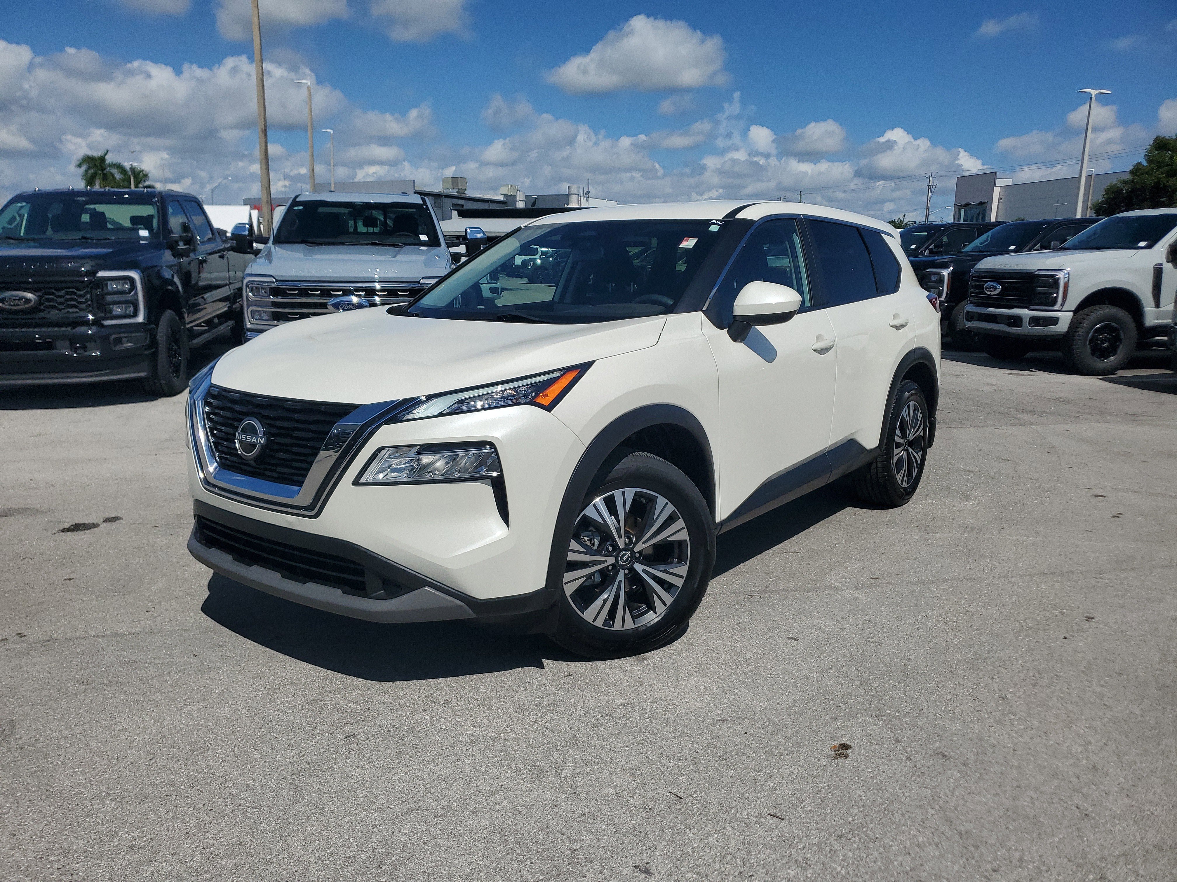 Used 2023 Nissan Rogue SV image 31