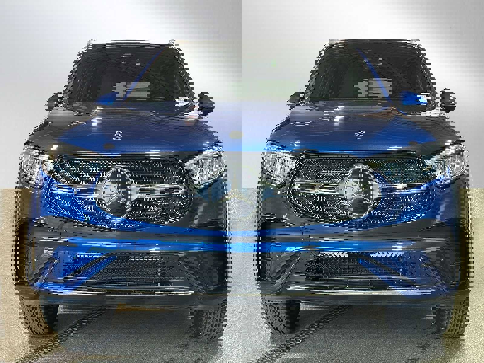 Used 2024 Mercedes-Benz GLC 300 4MATIC image 2