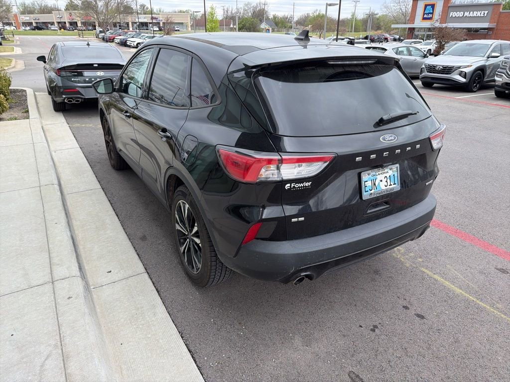 Used 2021 Ford Escape SE w/ SE Sport Appearance Package image 14