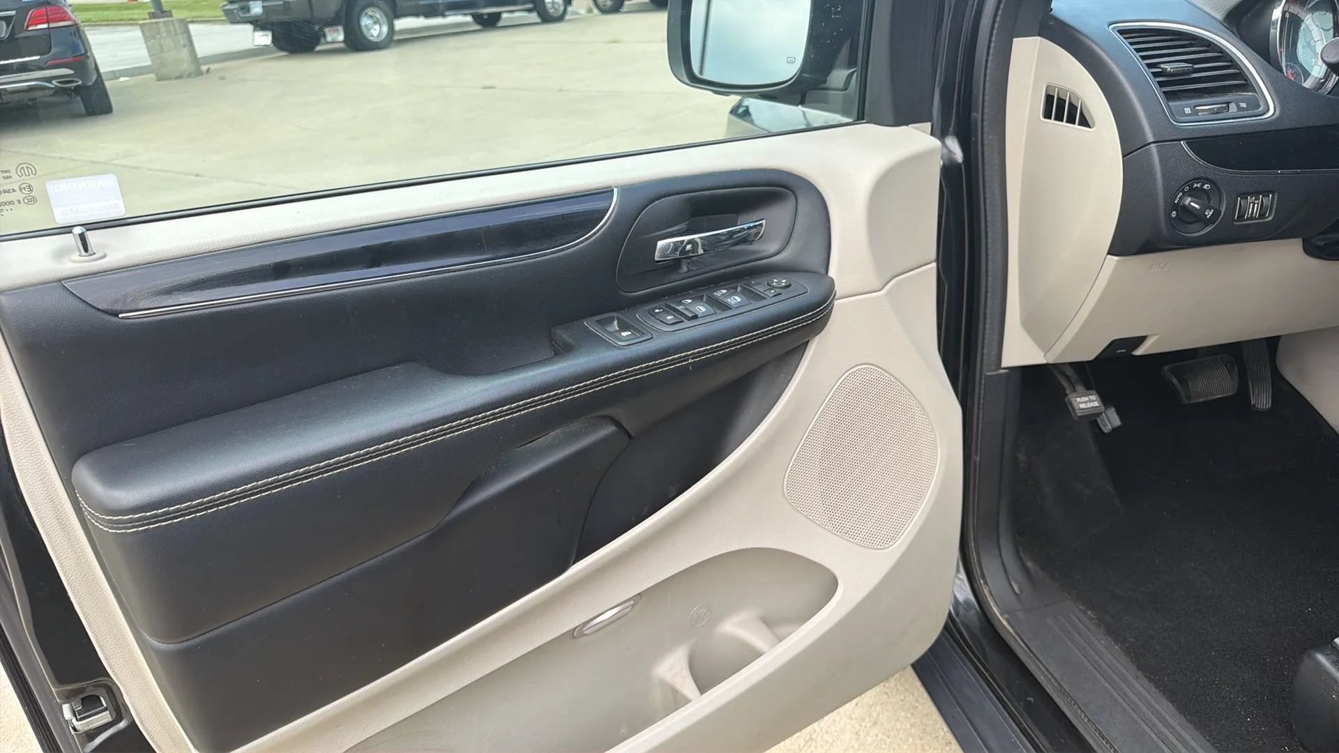 Used 2019 Dodge Grand Caravan SXT w/ Driver Convenience Group FWD image 51