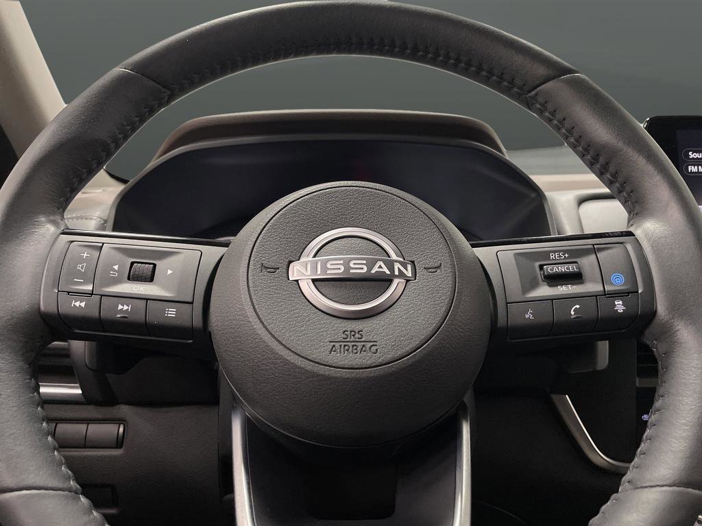 Used 2023 Nissan Rogue SV w/ SV Premium B Package image 16