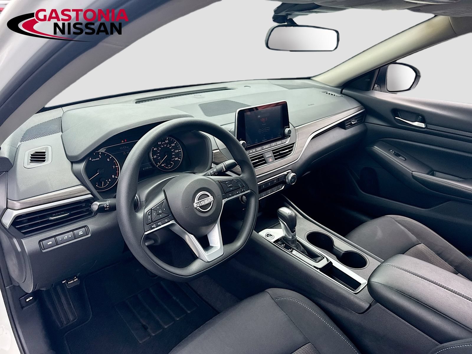 Used 2025 Nissan Altima 2.5 SV FWD image 11