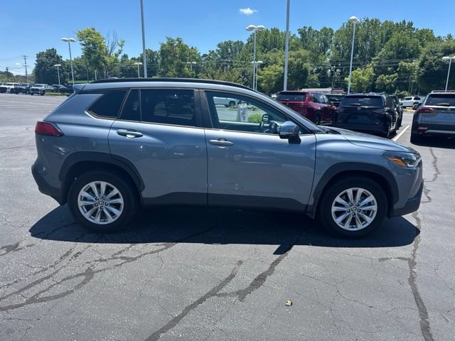 Used 2022 Toyota Corolla Cross LE FWD image 2