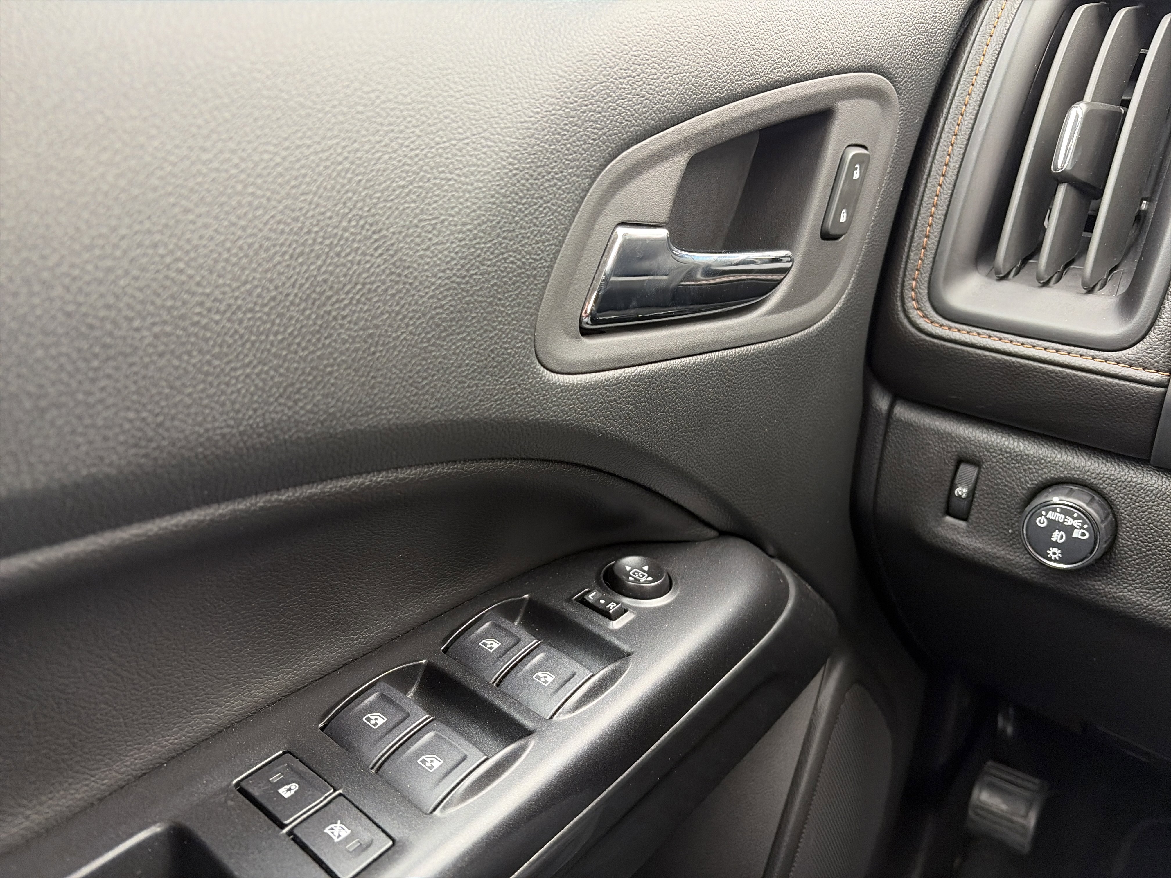 Used 2022 GMC Canyon AT4 w/ Trailering Package image 23