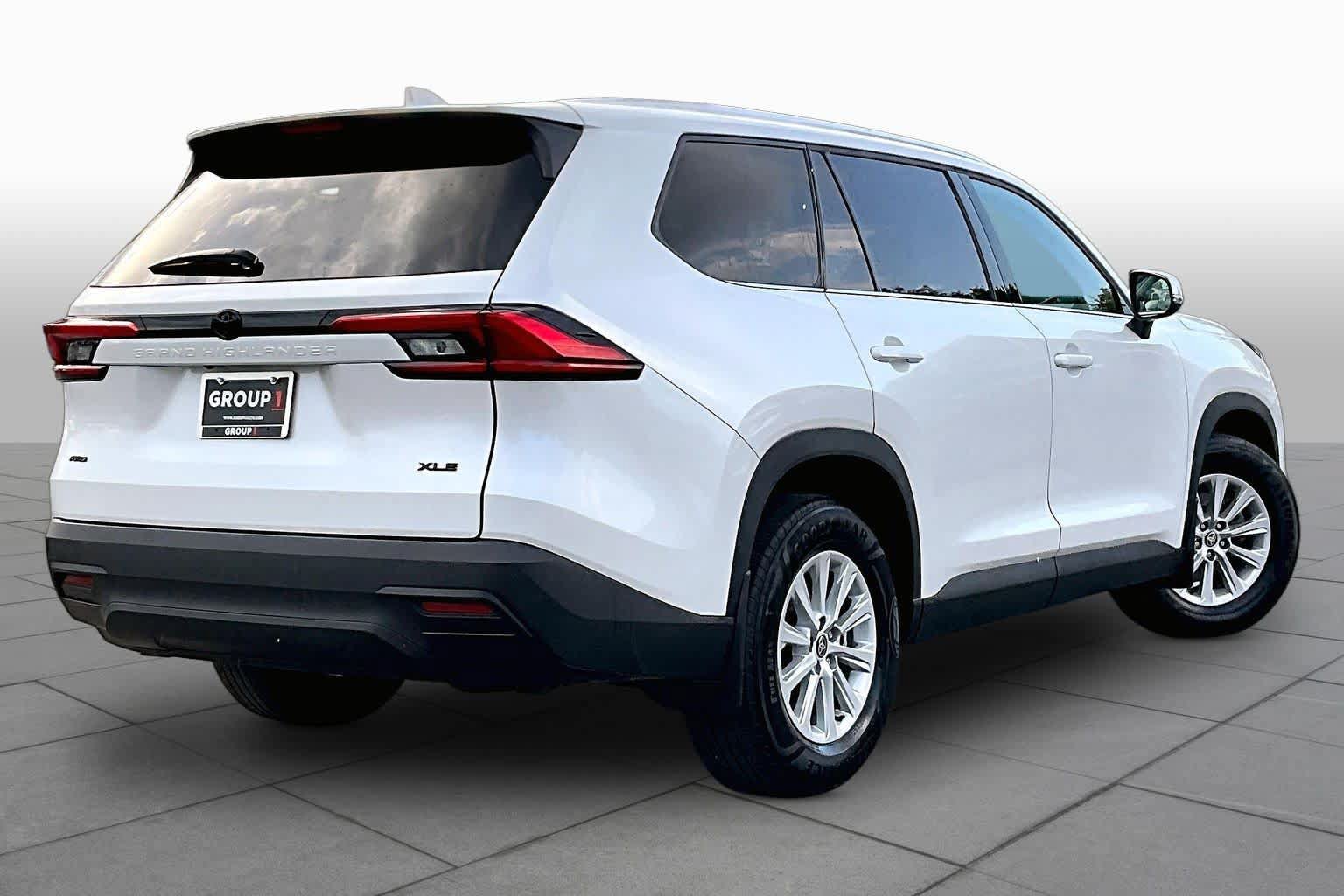 Used 2024 Toyota Grand Highlander AWD image 13