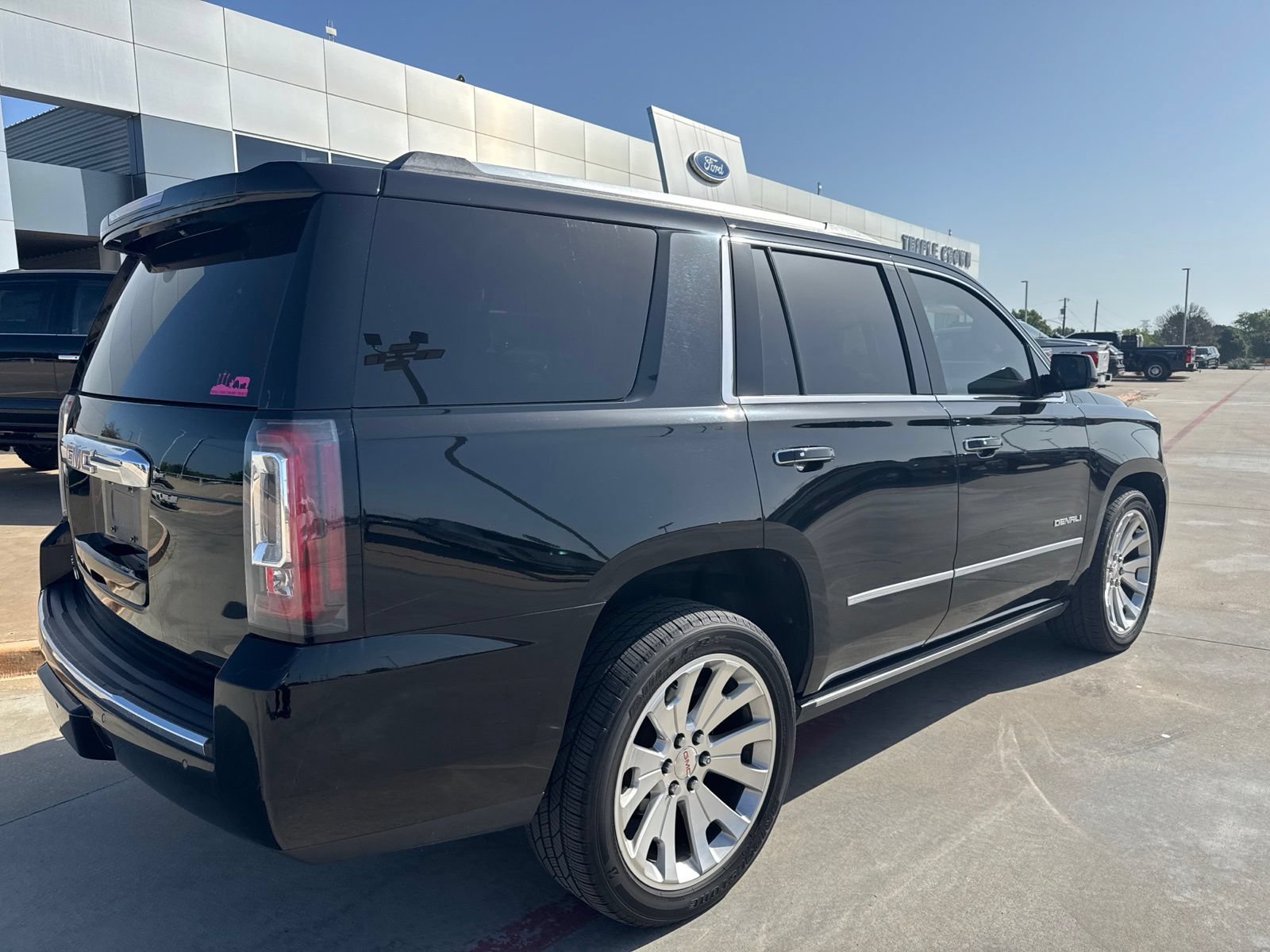 Used 2018 GMC Yukon Denali w/ Open Road Package AWD/4WD image 3