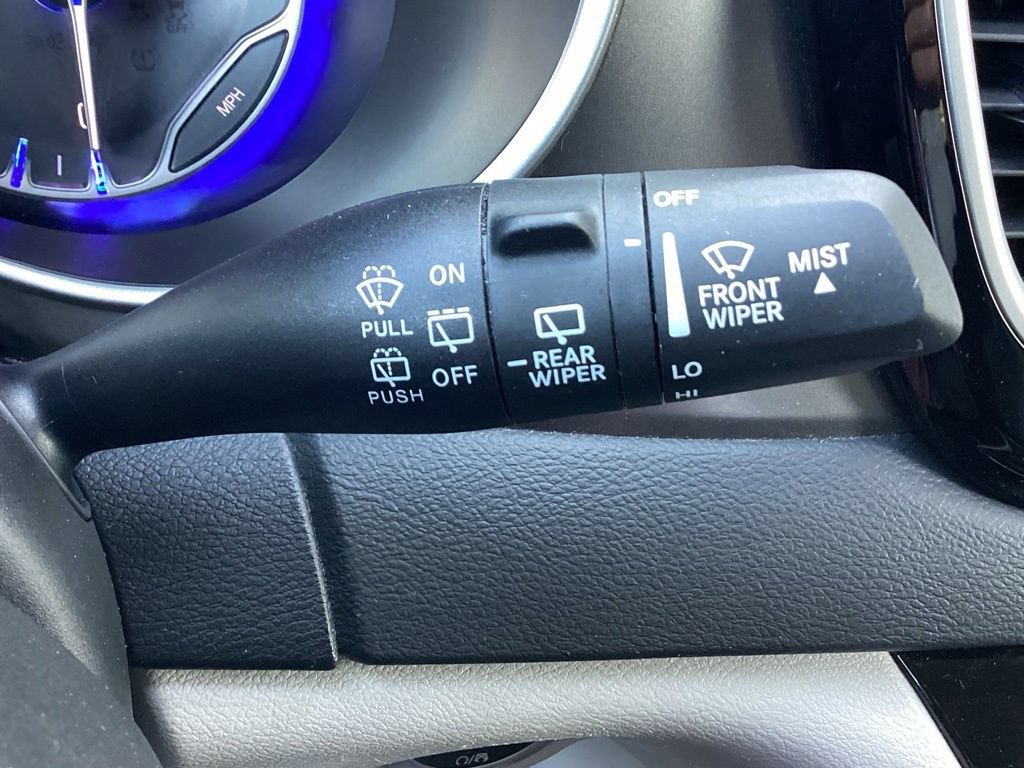 Used 2024 Chrysler Pacifica Touring-L FWD image 28