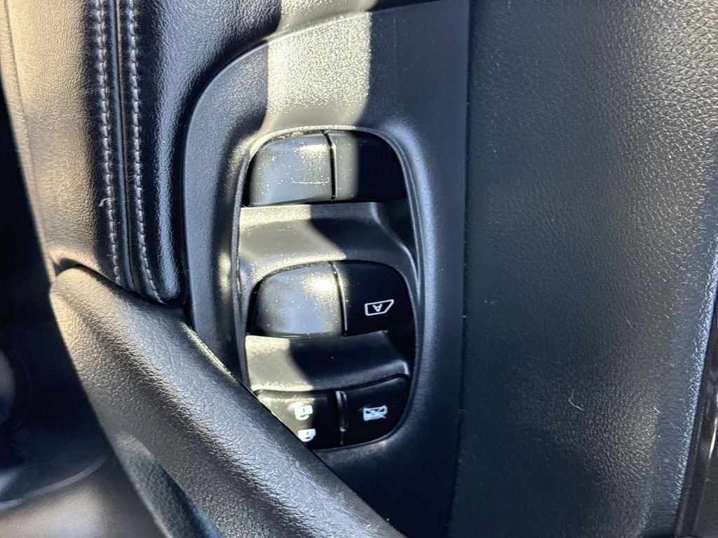 Used 2019 Nissan Rogue SV w/ Premium Package image 20