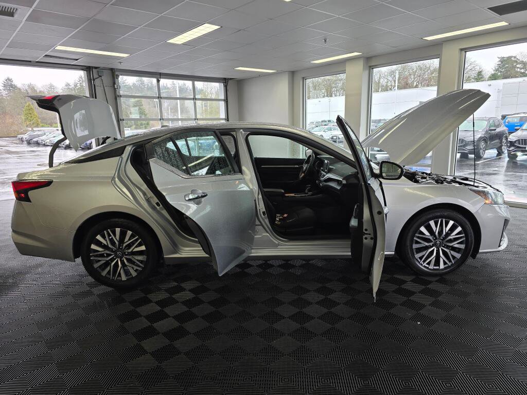 Used 2023 Nissan Altima 2.5 SV image 18