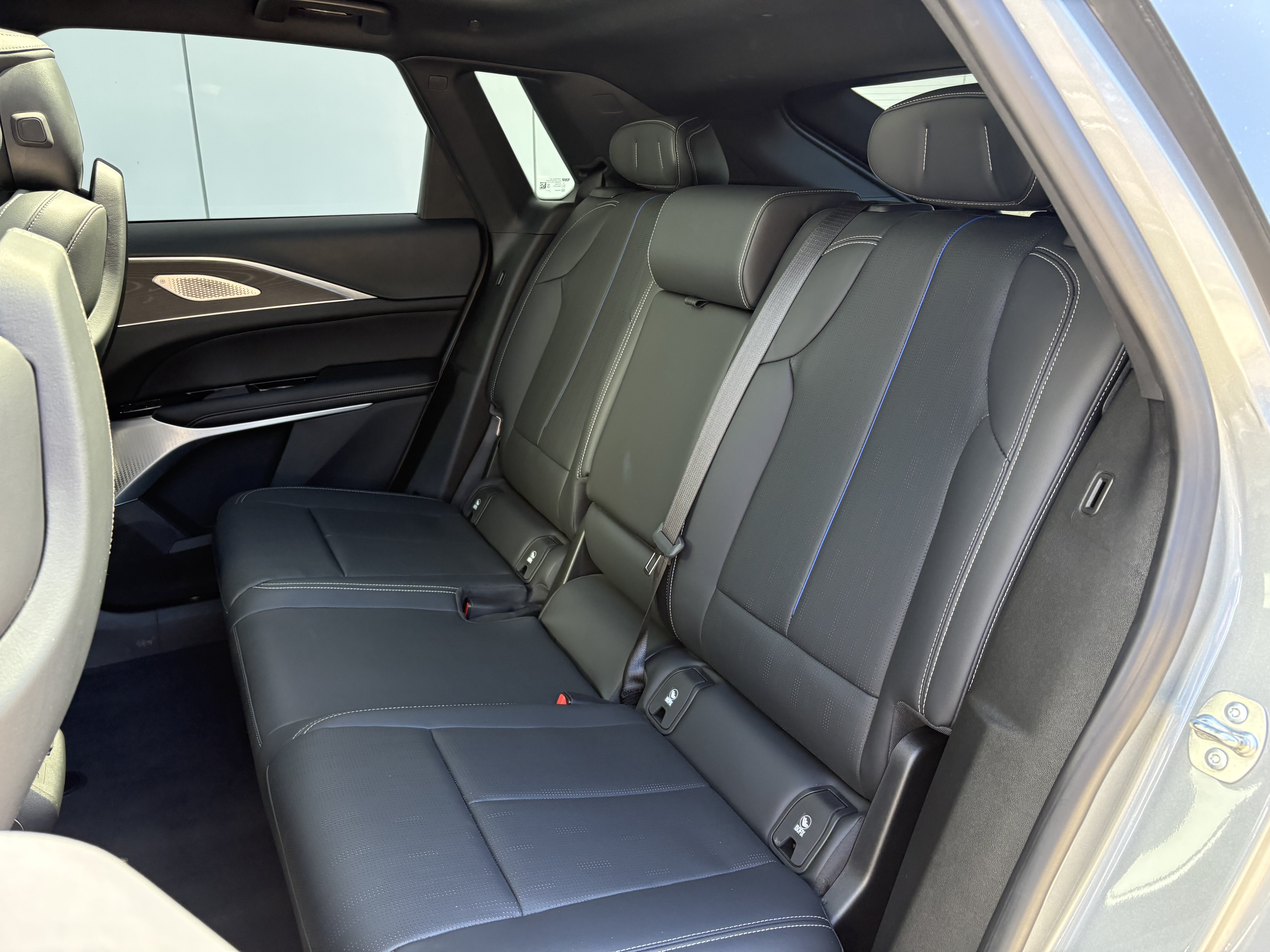 Used 2024 Cadillac Lyriq Luxury AWD/4WD image 12