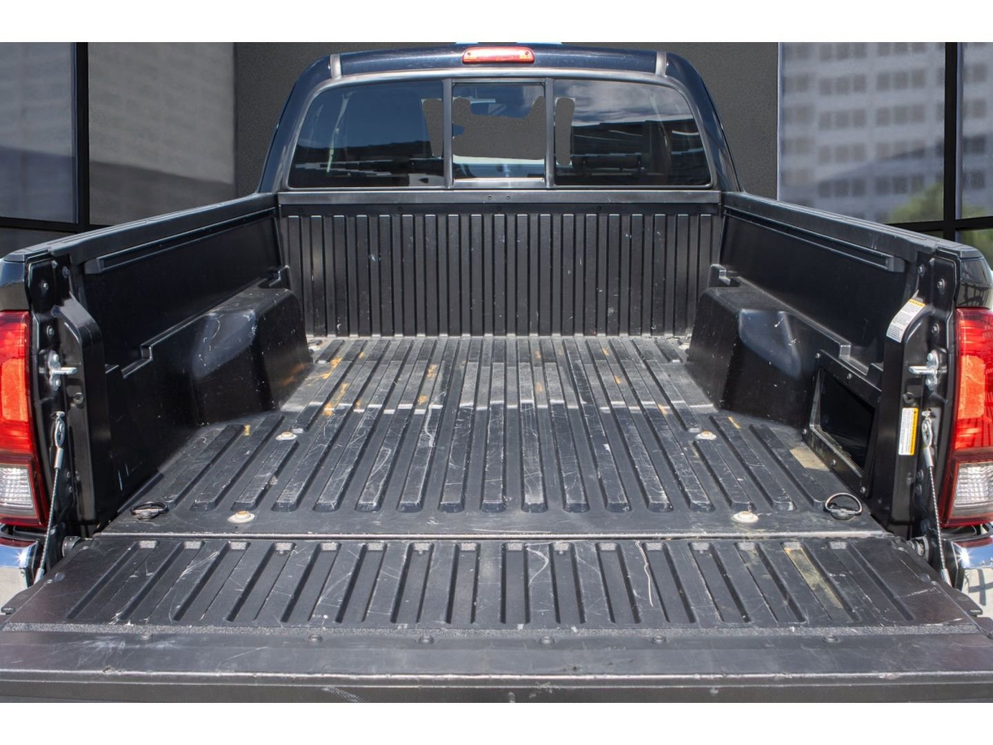 Used 2022 Toyota Tacoma SR5 w/ SR5 Appearance Package (SM) RWD image 17