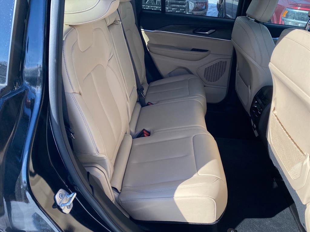 Used 2024 Jeep Grand Cherokee Limited w/ Black Appearance Package image 22