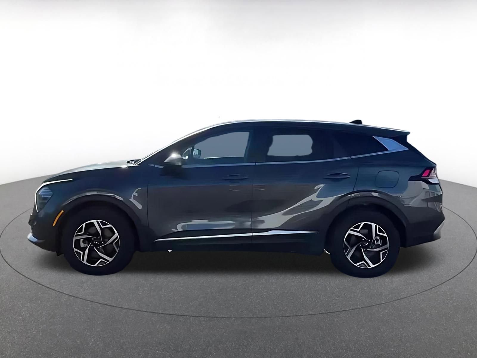 Used 2025 Kia Sportage LX image 9