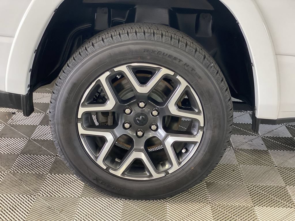 Used 2025 RAM 1500 Laramie AWD/4WD image 38