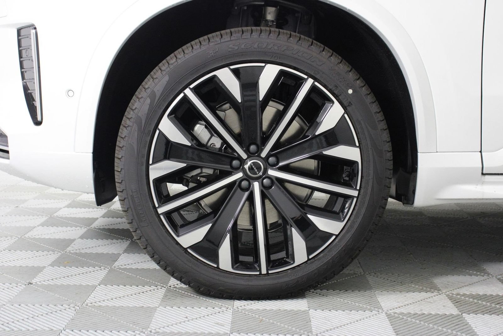 New 2026 Volvo XC90 B6 Plus AWD/4WD image 13