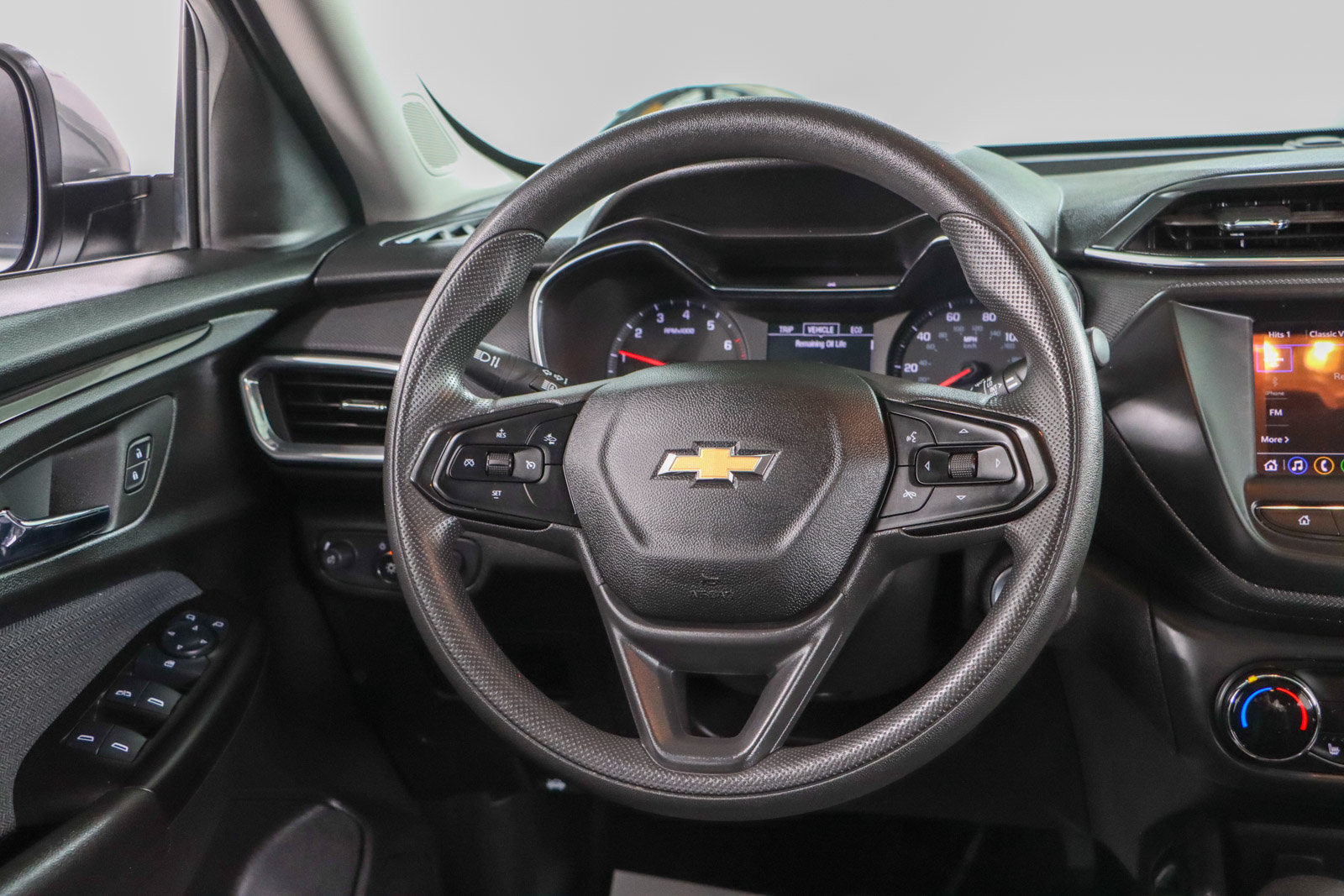 Used 2023 Chevrolet TrailBlazer LT FWD image 12
