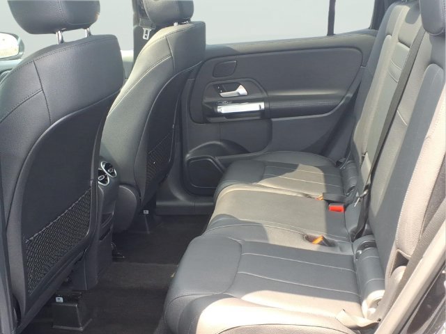 Used 2024 Mercedes-Benz GLB 250 4MATIC w/ Exclusive Package image 13