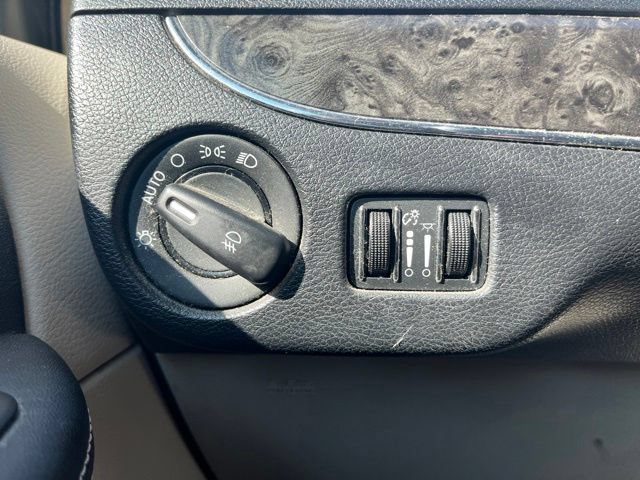 Used 2012 Chrysler Town & Country Touring-L w/ Entertainment Group #2 FWD image 21