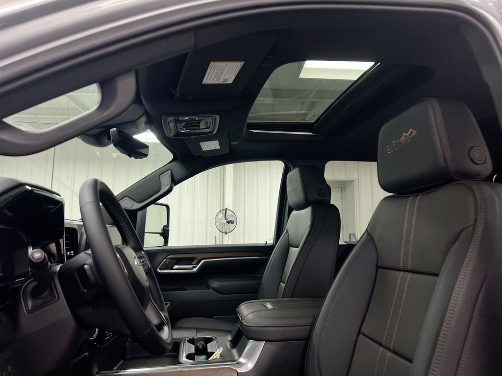New 2026 Chevrolet Silverado 3500 High Country w/ High Country Premium Package AWD/4WD image 15