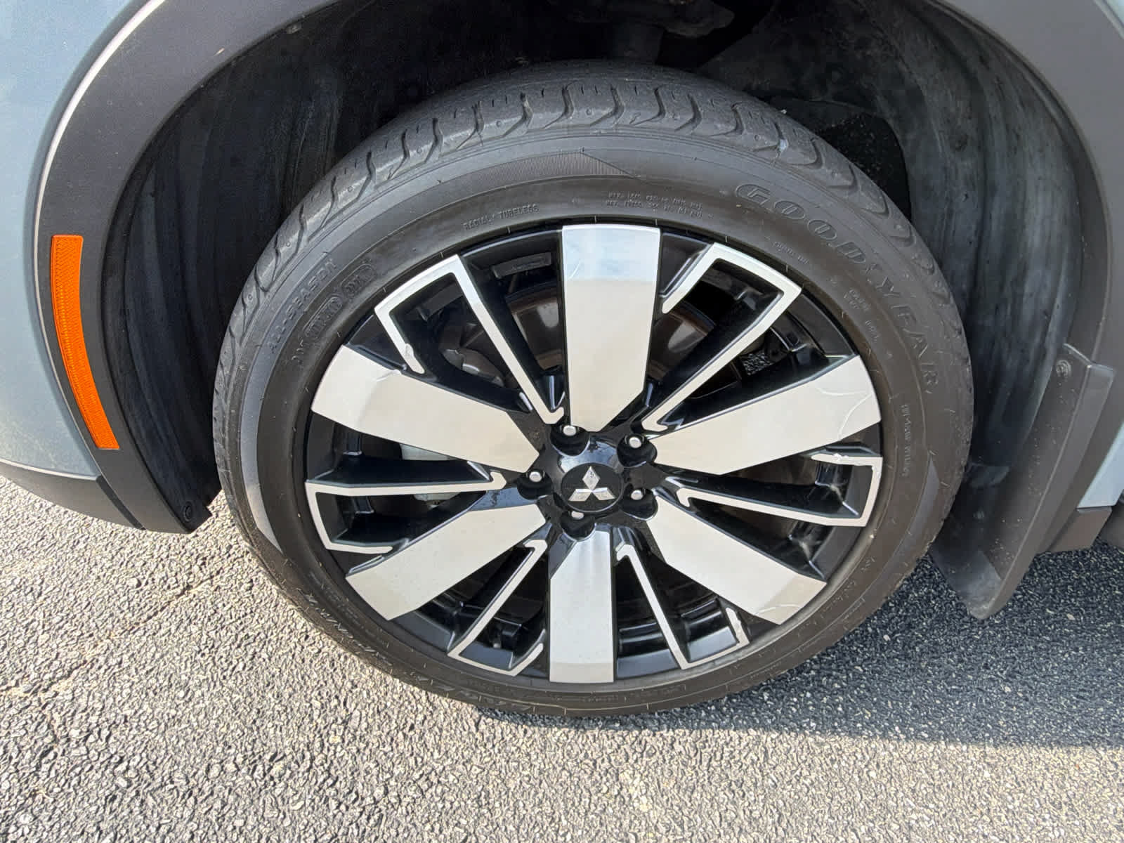 Used 2025 Mitsubishi Outlander SE FWD image 28