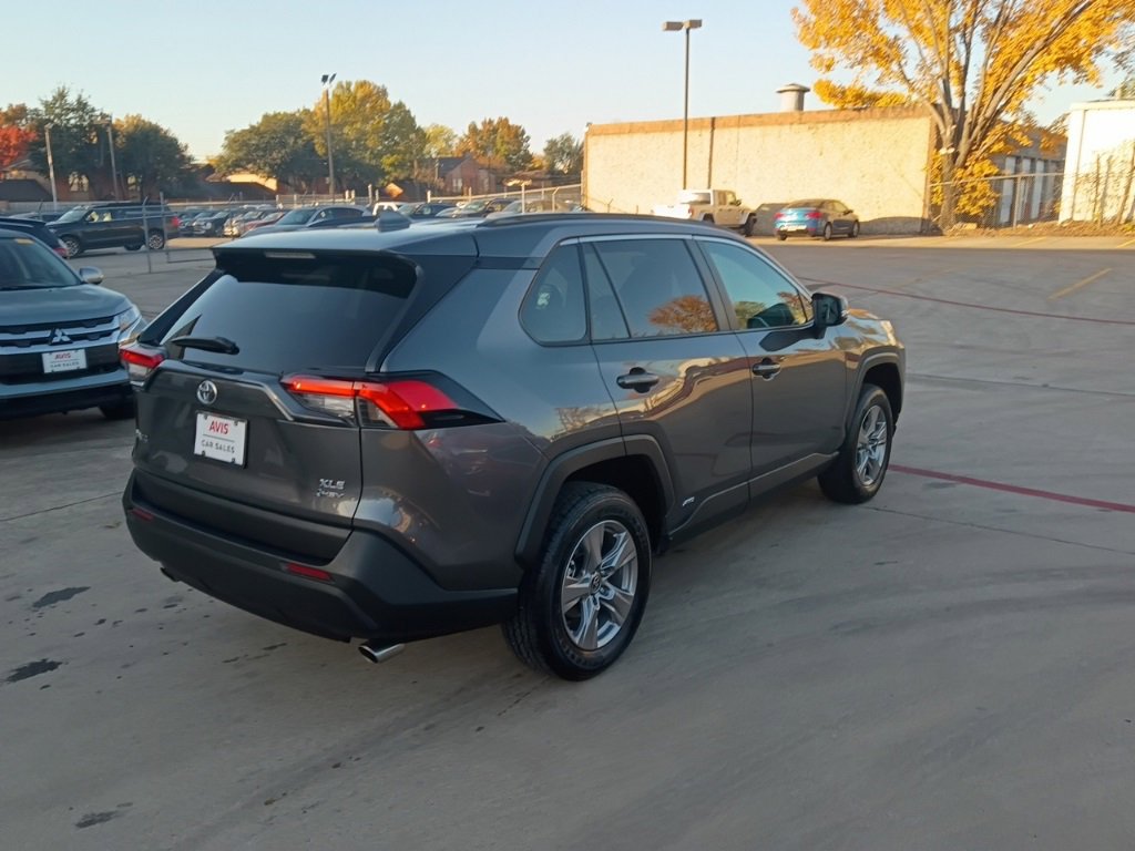 Used 2025 Toyota RAV4 XLE image 9