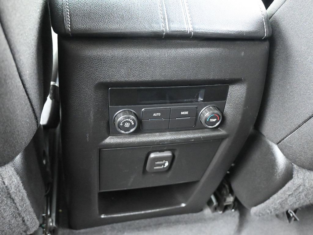 Used 2023 Chevrolet Traverse LT image 33