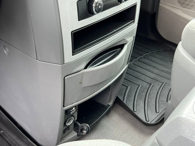 Used 2010 Chrysler Town & Country Touring w/ Safetytec Group image 25