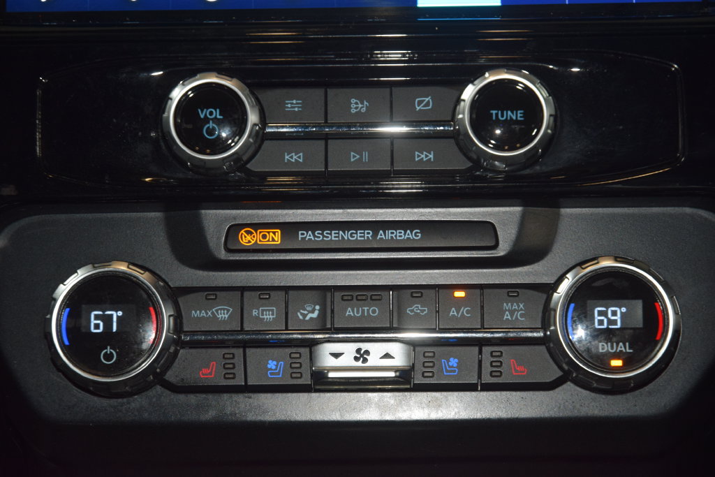 Used 2022 Ford F250 Lariat w/ Black Appearance Package AWD/4WD image 32
