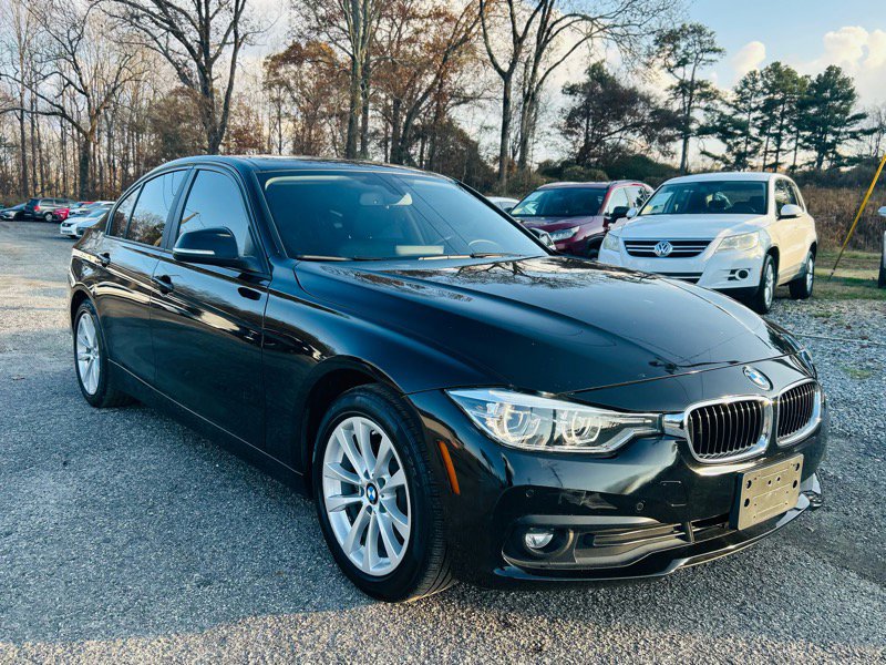 Used 2018 BMW 320i xDrive Sedan w/ Premium Package image 8