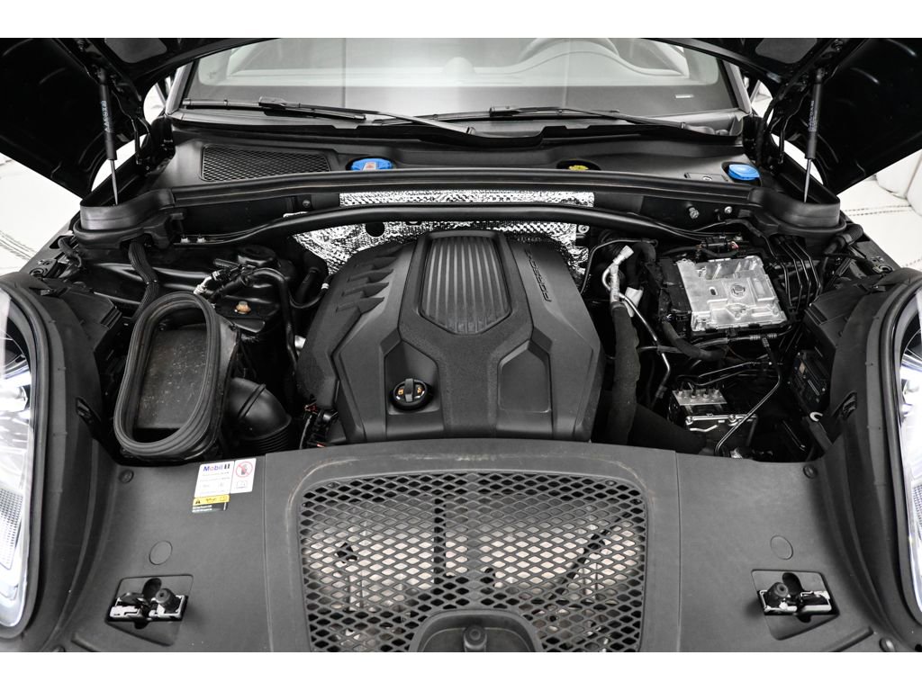 Used 2024 Porsche Macan AWD/4WD image 60