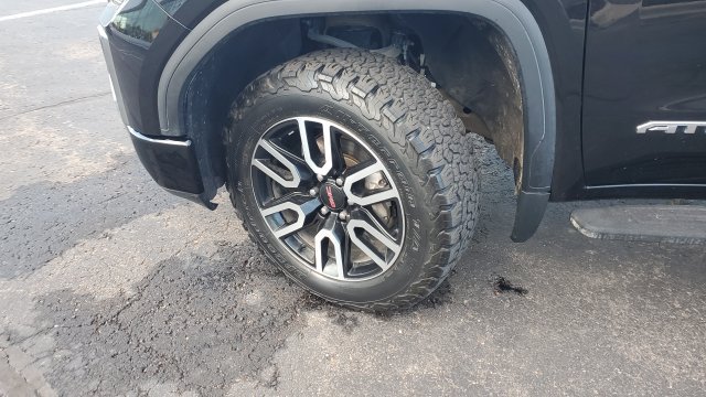 Used 2022 GMC Sierra 1500 AT4 w/ AT4 Premium Package AWD/4WD image 3