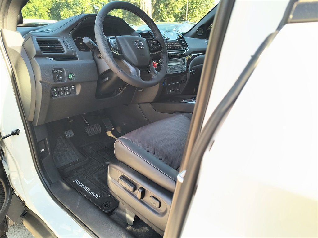New 2026 Honda Ridgeline Black Edition image 2