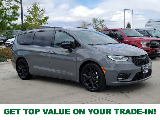 Used 2025 Chrysler Pacifica Limited FWD image 1