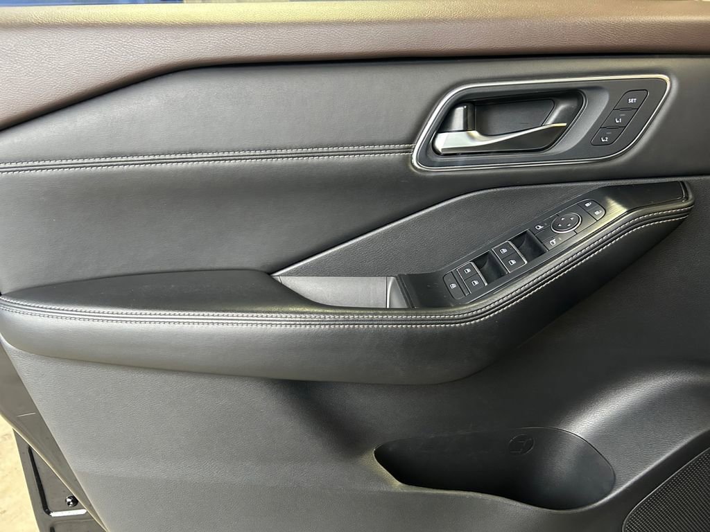 Used 2021 Nissan Rogue SL w/ Premium Package image 22