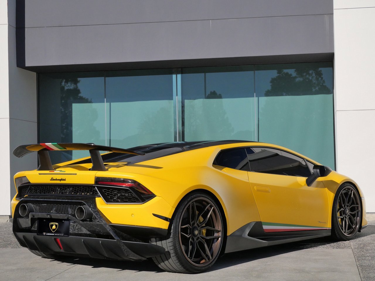 Used 2018 Lamborghini Huracan Performante image 3