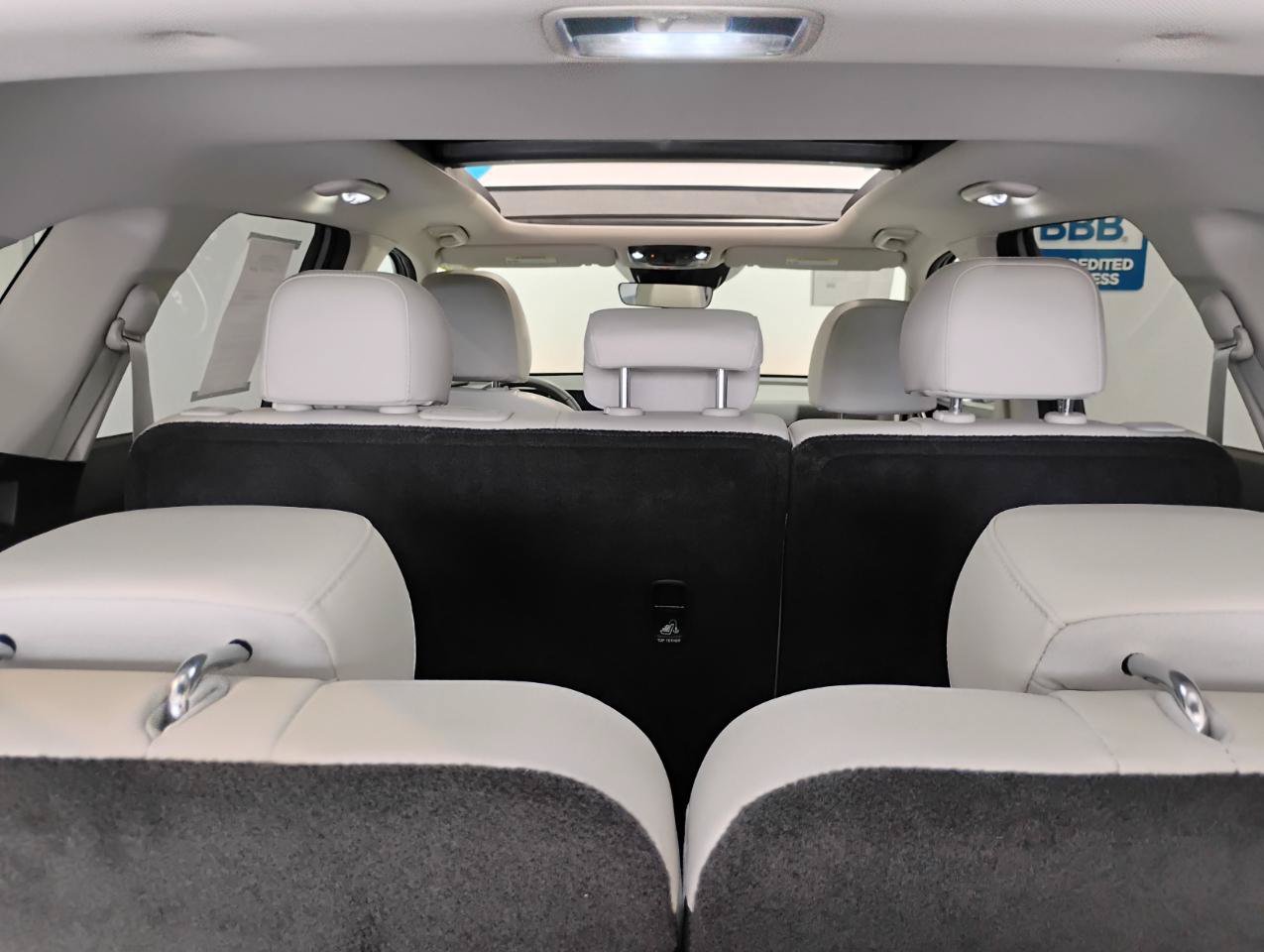 Used 2025 Kia Sorento S w/ Panoramic Sunroof Package FWD image 9