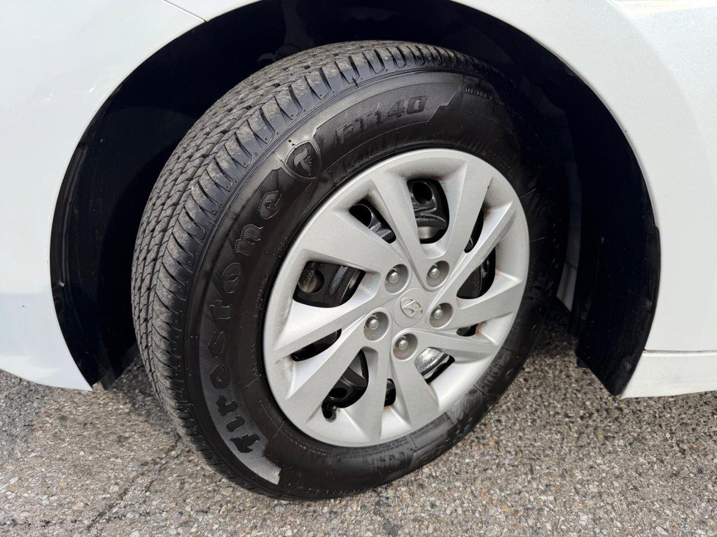 Used 2019 Hyundai Elantra SE w/ Cargo Package image 37