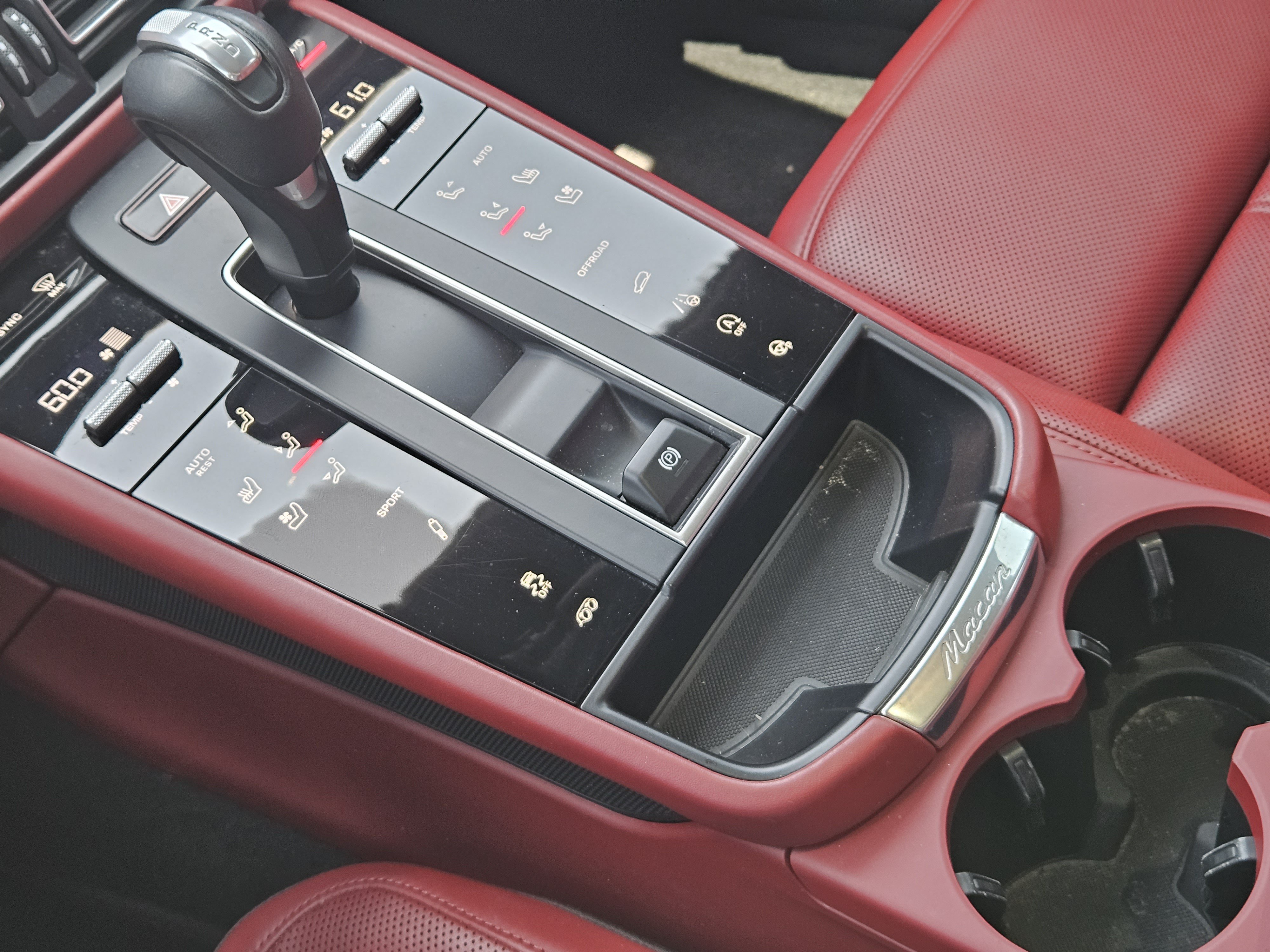 Certified 2024 Porsche Macan S AWD/4WD image 20