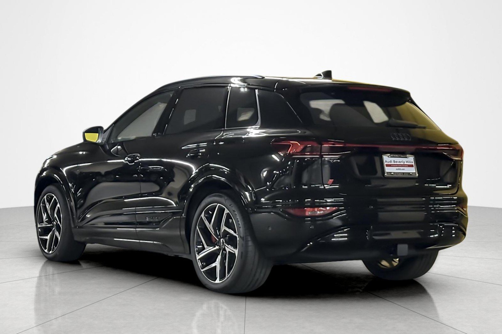 New 2027 Audi SQ6 e-tron Premium Plus AWD/4WD image 4