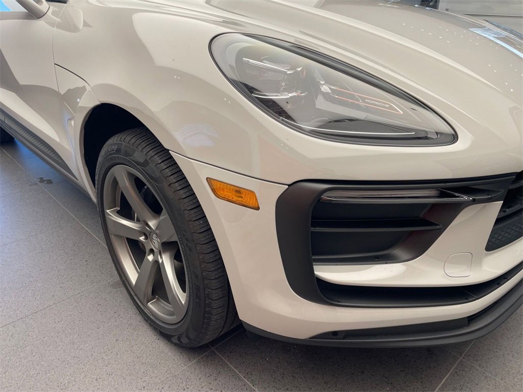 Used 2025 Porsche Macan image 25